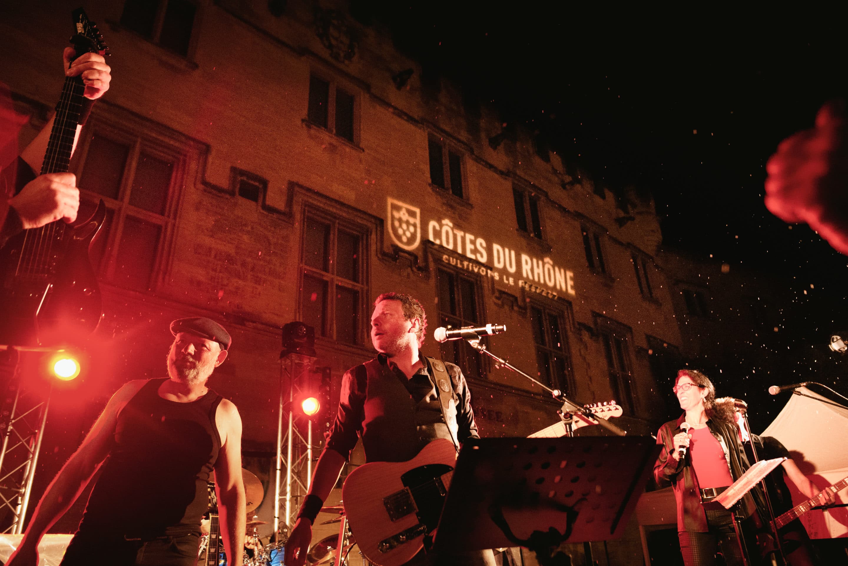 photographe événement mettant en avant un live des côtes du Rhône